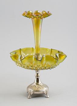 BORDSUPPSATS, glas och nickel, omkring år 1900.