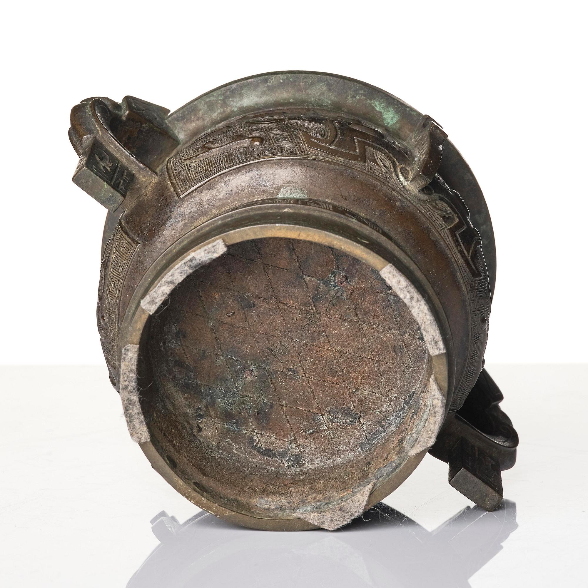 Rökelsekar, brons. Qingdynastin, 1700-/1800-tal.