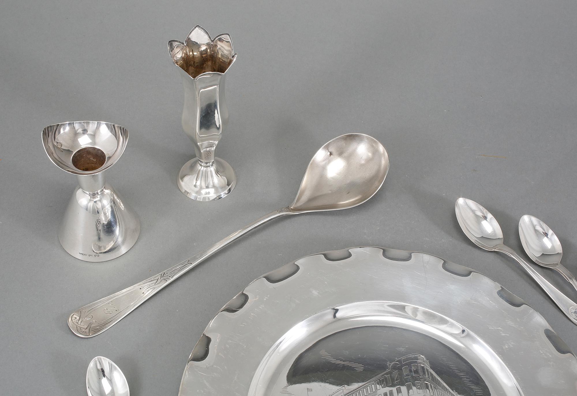 PARTI SILVER, 16 delar, mestadels Sverige, 1900-tal, vikt exklusive ljusstake 551 gram.