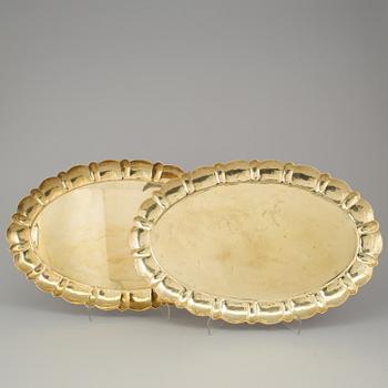 LARS HOLMSTRÖM, ett par brickor, mässing, Firma Lars Holmström, Arvika, 1900-talets mitt.