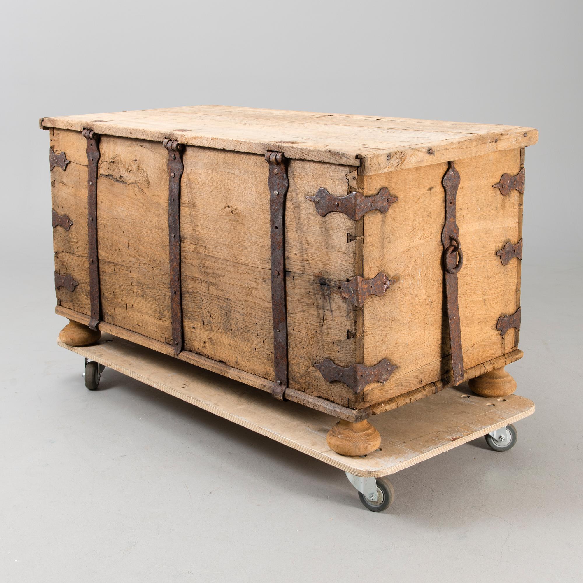 A 17th/18th century chest.