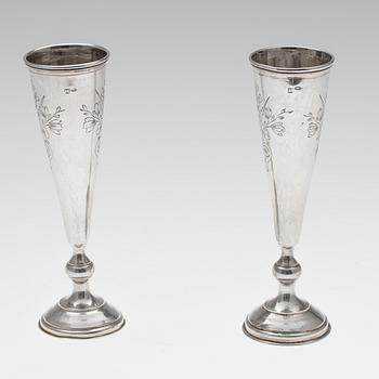CHAMPAGNEBÄGARE, ett par, silver, Schetinin Ilya Fomich Щетинин Илья Фомич, Moskva, ca 1900. Tot. vikt ca 162 g.