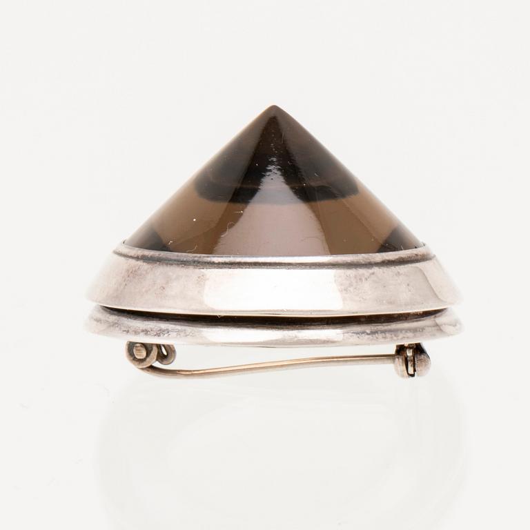 Heikki Kaksonen, brosch silver och slipad rökkvarts, Kaunis Koru Helsingfors 1964.