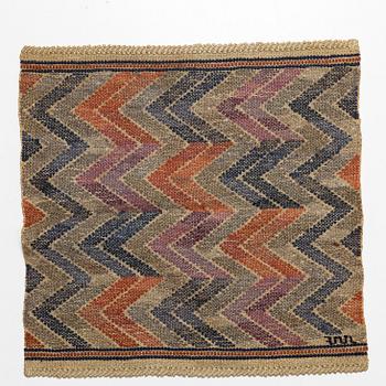 Märta Måås-Fjetterström, vävnad, inplock på linnebotten, sign MMF.