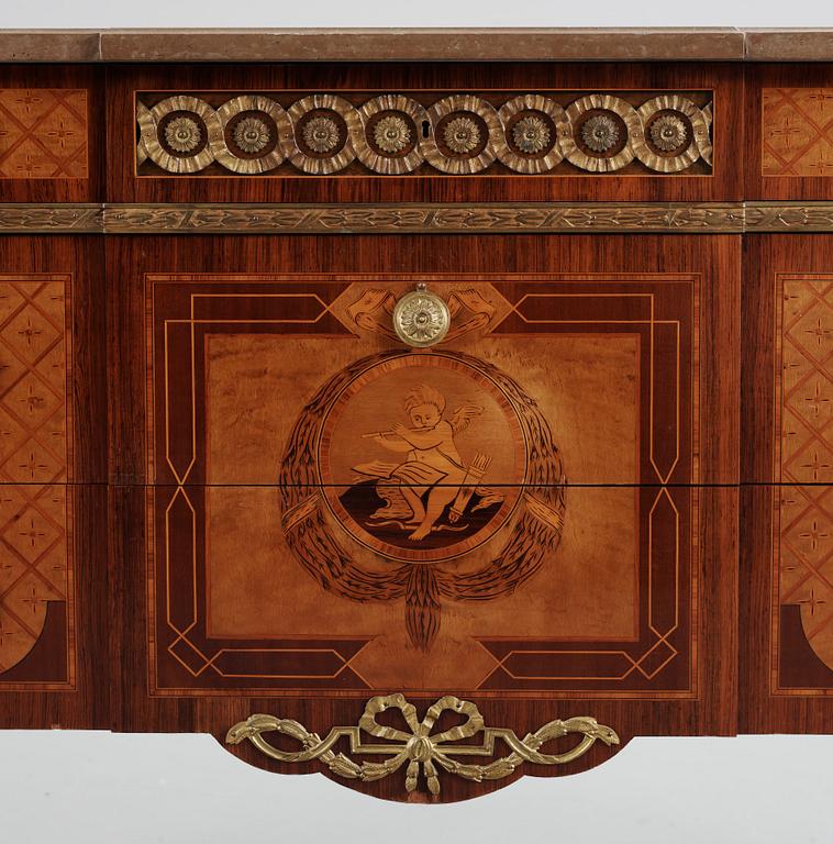 BYRÅ, gustaviansk stil, 1900-talets första hälft.