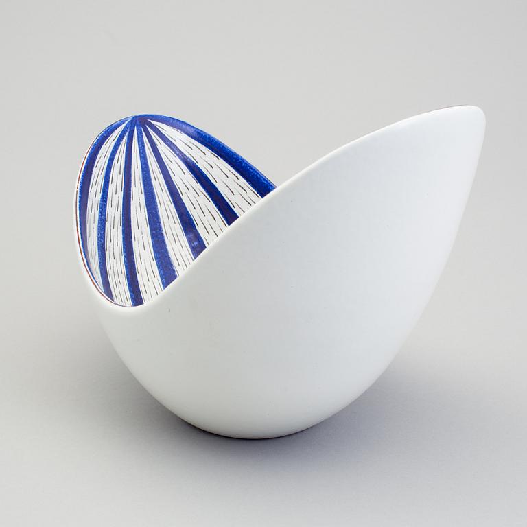 STIG LINDBERG, a faience bowl, Gustavsberg 1960s.