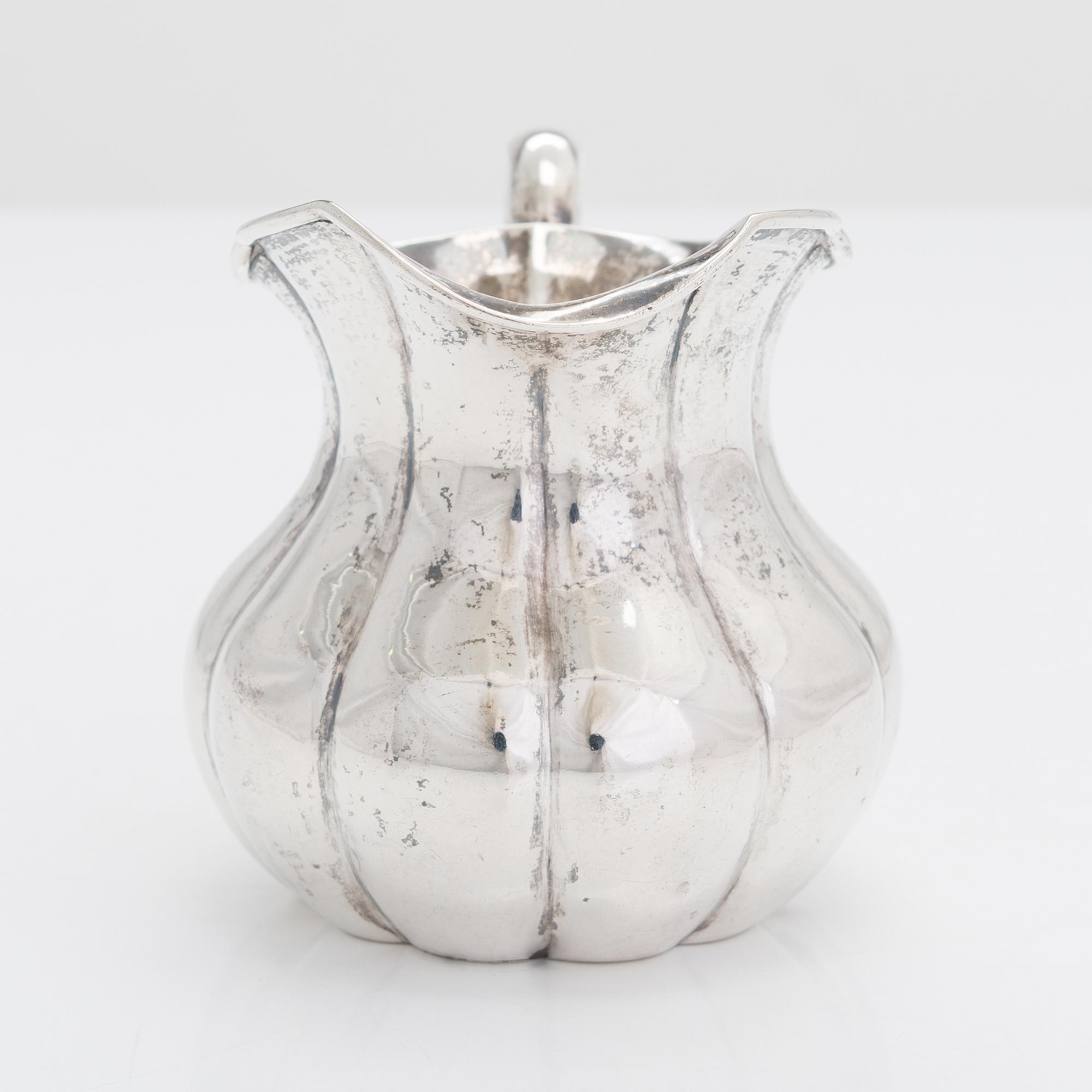 Johan Heinoin, mjölkkanna, silver, S:t Petersburg 1872.
