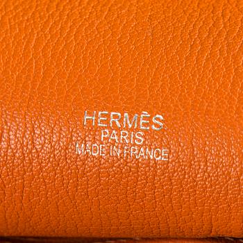 HERMÈS, axelremsväska, "Jypsière".