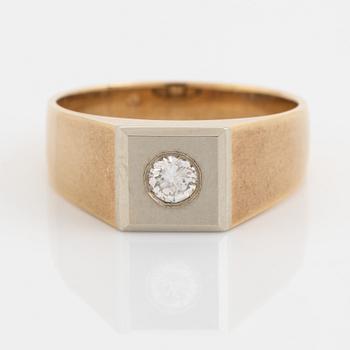Ring, klackring 18K guld med briljantslipad diamant.