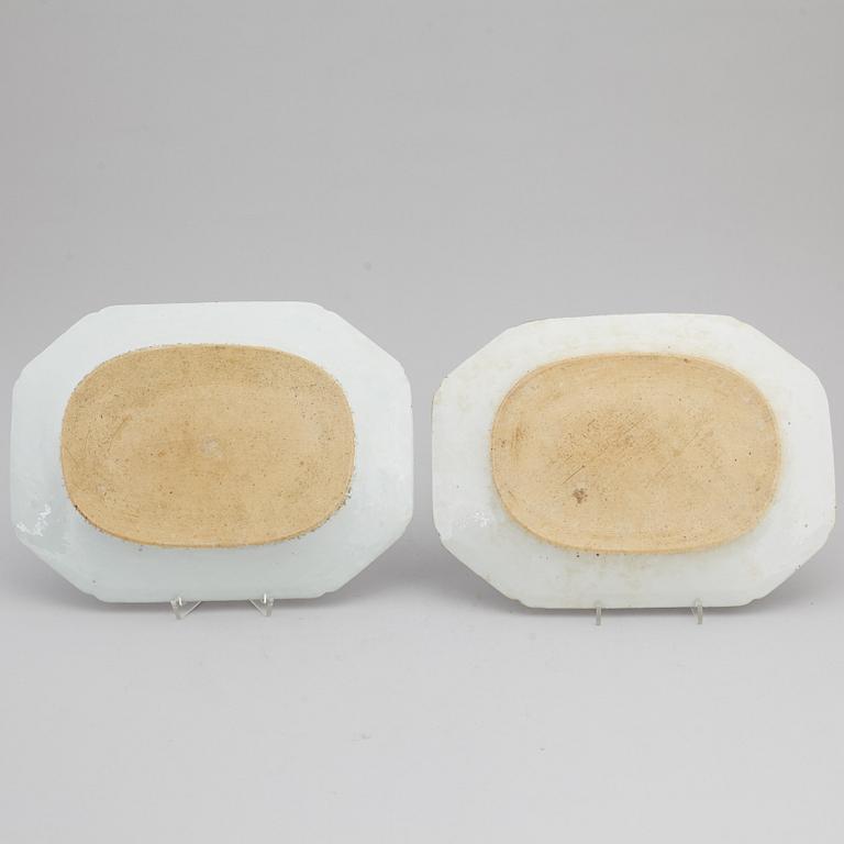 A pair of famille rose serving dishes, Qing dynasty, Qianlong (1736-95).