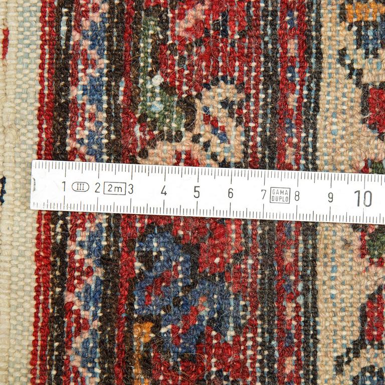 Matta, semiantik/old, Västpersisk,  ca 317 x 165 cm.