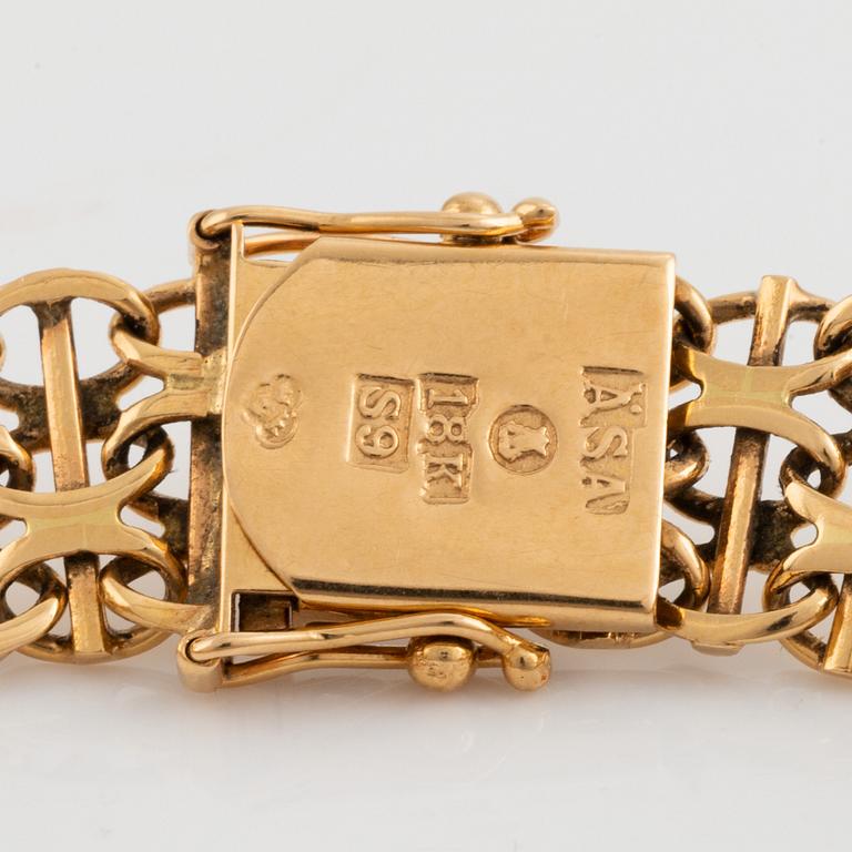 18K gold bracelet.