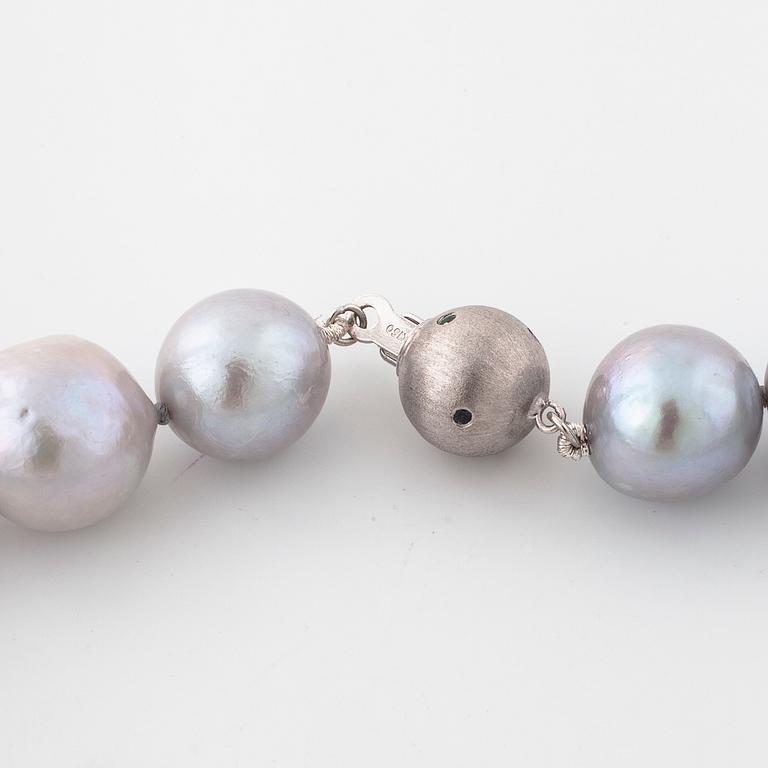 COLLIER, med odlade pärlor.