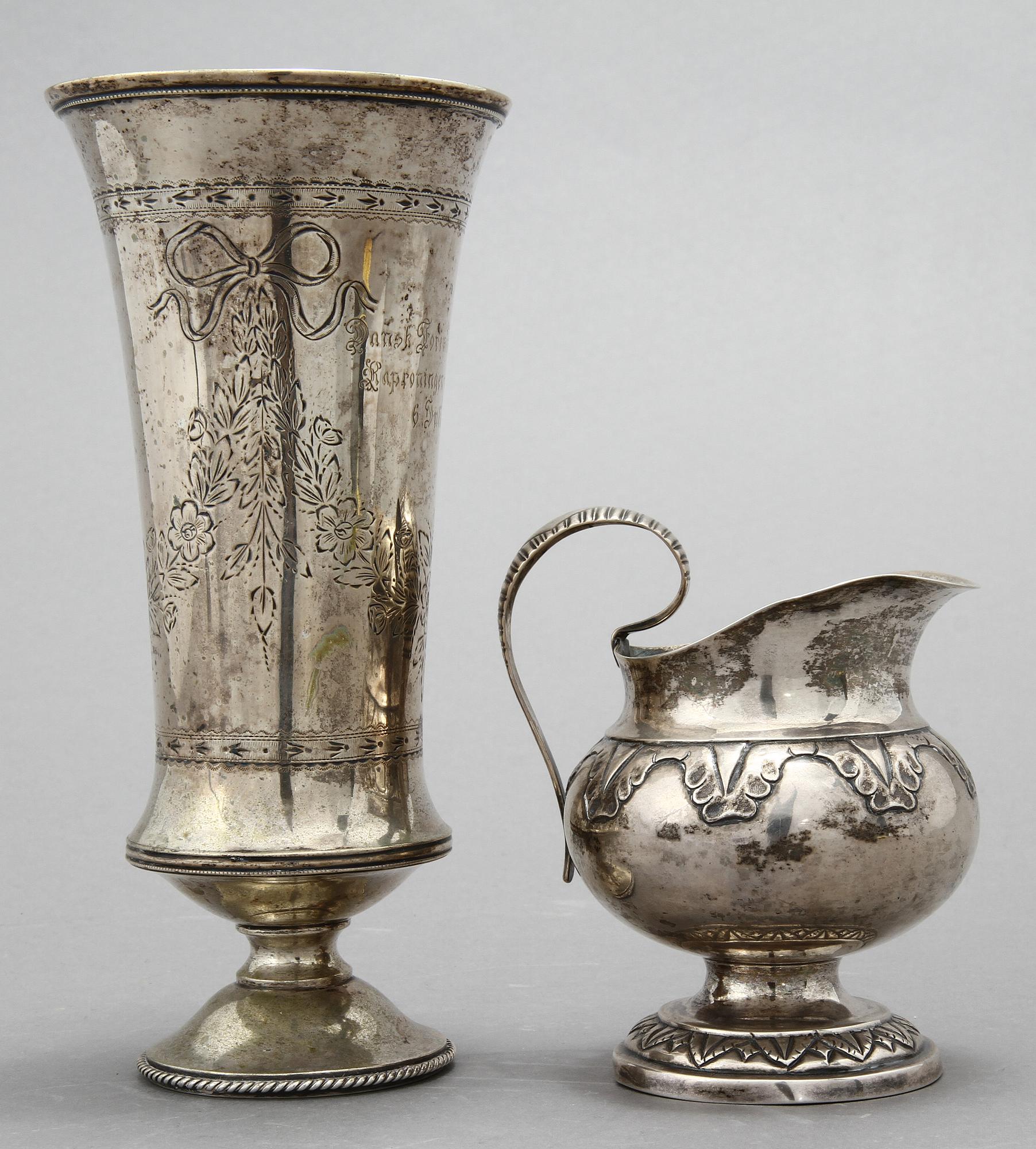 VAS samt BÄGARE, silver, Danmark samt otydliga stämplar, 1852. Vikt 359 gram.