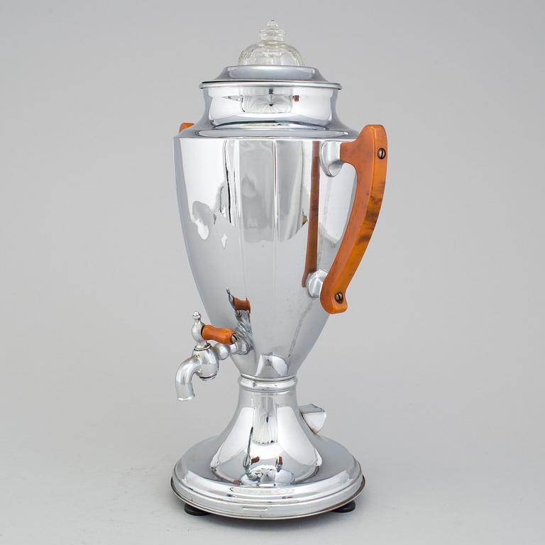 A chromed metal percolator from Forman Bros Inc, USA, mid 20th Century.