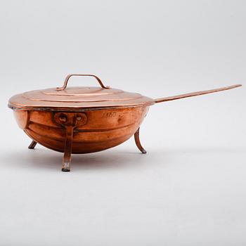 ALADÅBFORM med lock, koppar, daterad 1830.