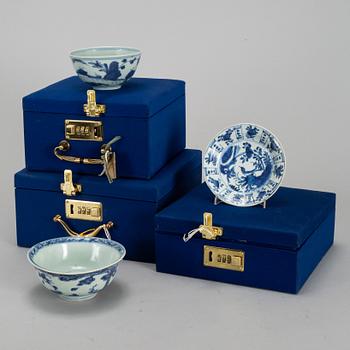 A set of three blue and white bowls, Ming dynasty (1368-1644).