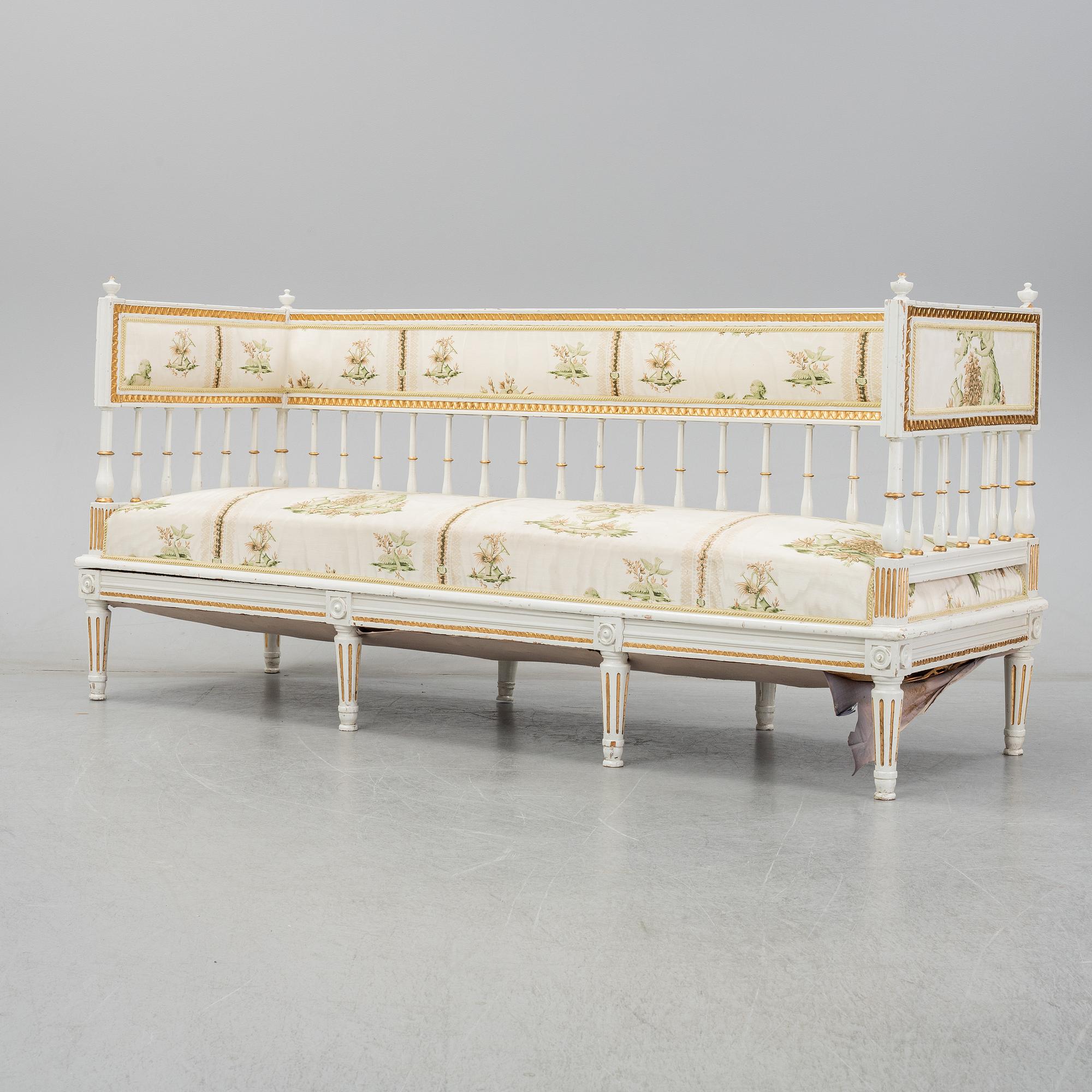 A Gustavians sofa from around the year 1800.