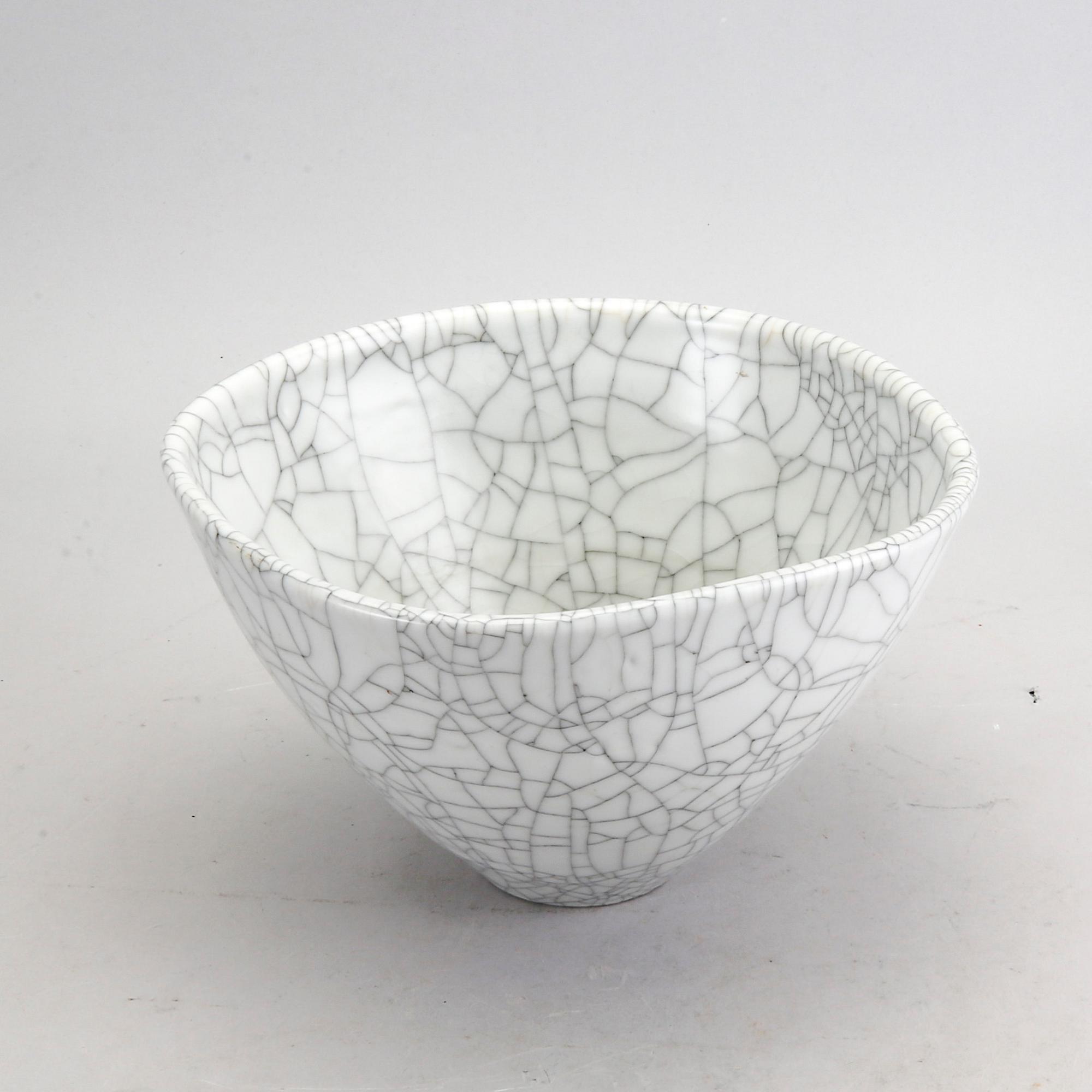 Friedl Holzer-Kjellberg, bowl, Arabia, Finland, 1942.