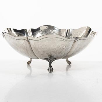 Bowl on feet, silver, 20th century.
