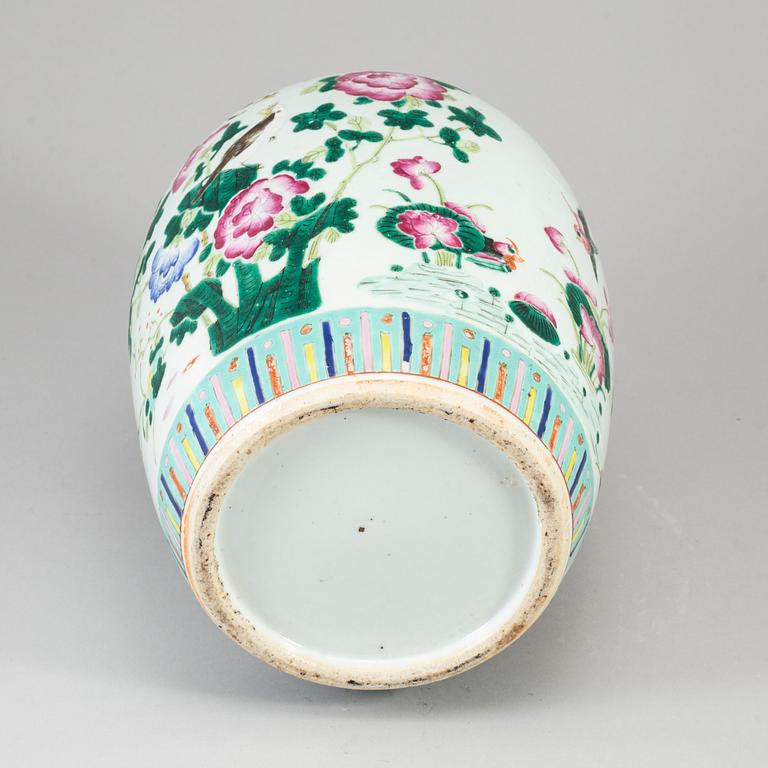 A famille rose jar with cover, Qing dynasty, late 19th century.