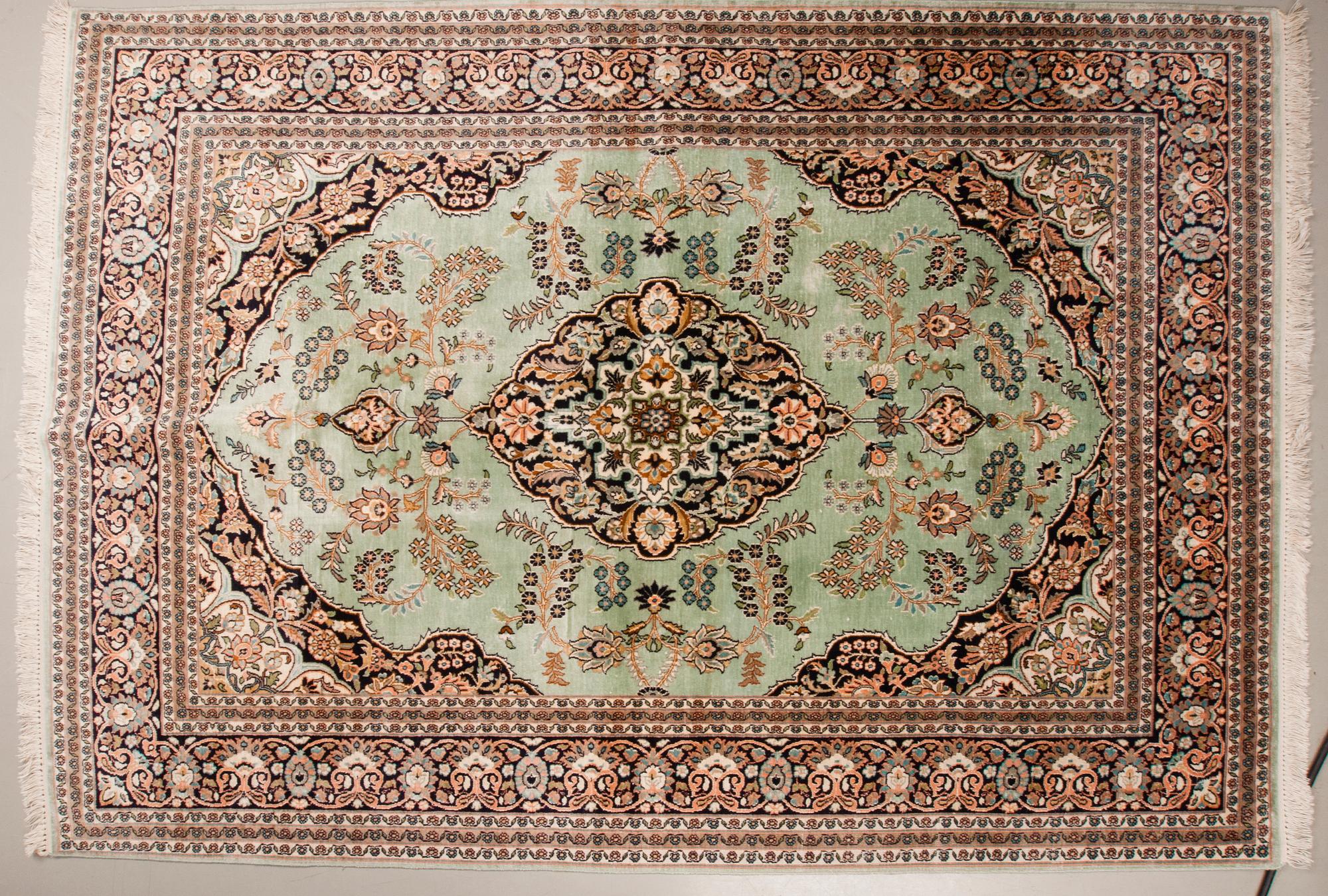 MATTA, silke, Iran, 216x153 cm.