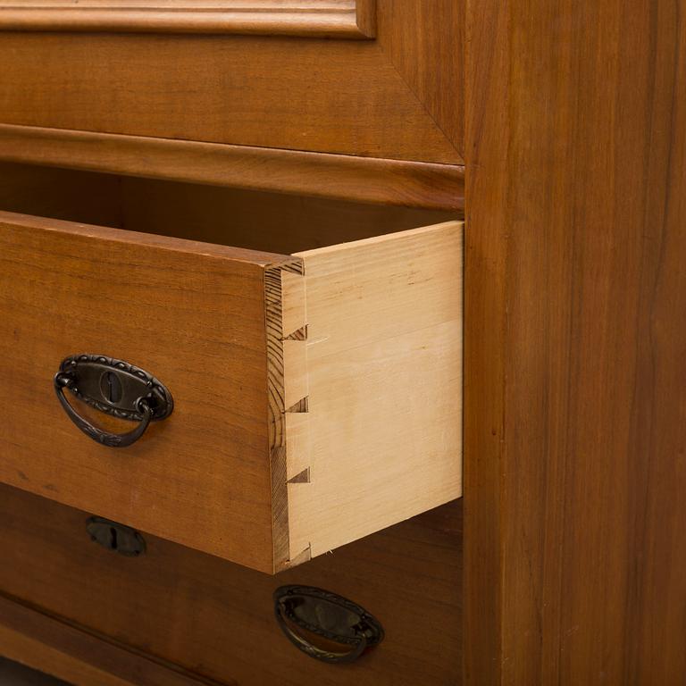 A walnut veneered wardrobe, early 20th Century.