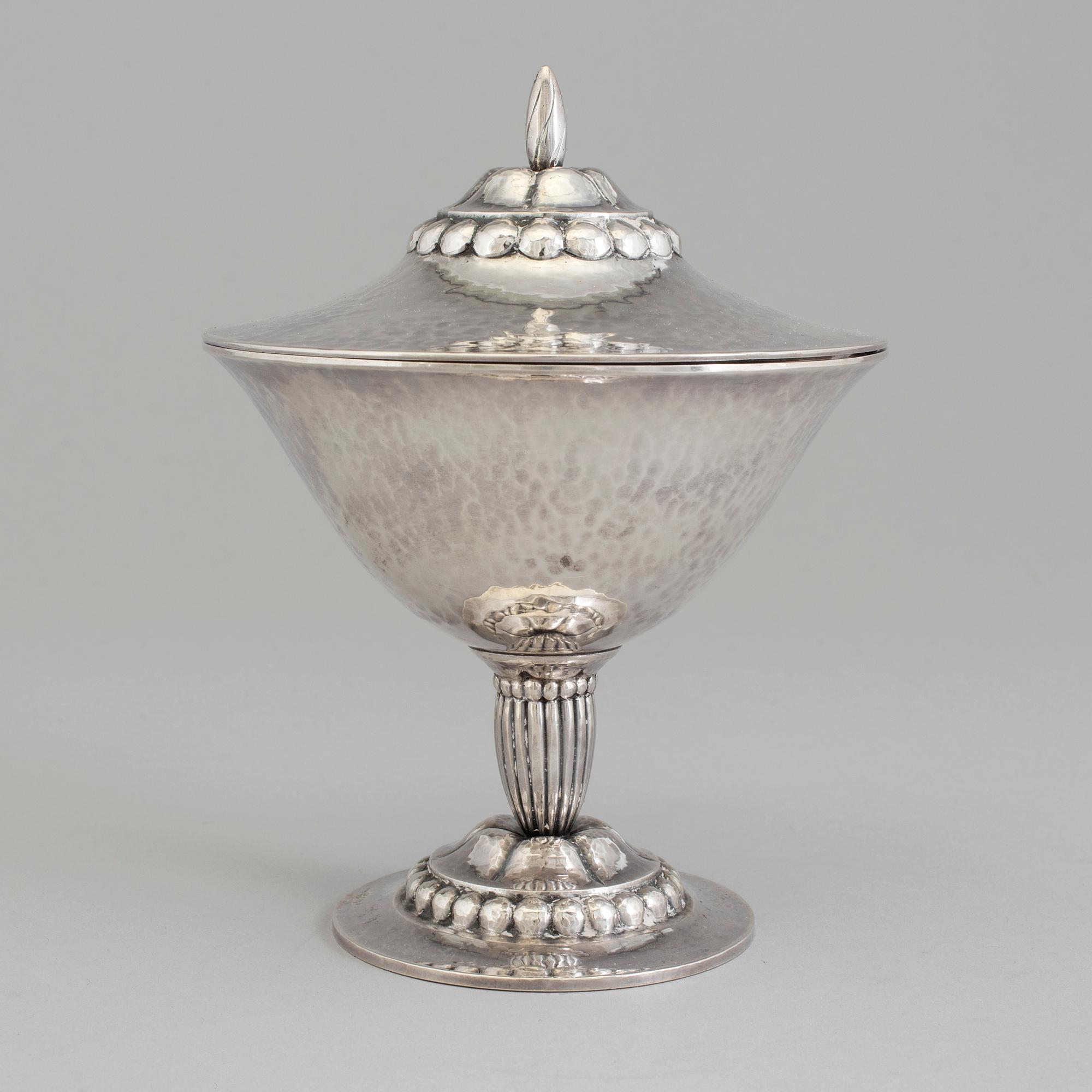 A Swedish Art Nouveau silver lidded bowl on stand, maker's mark CF Carlman, Stockholm, 1919.