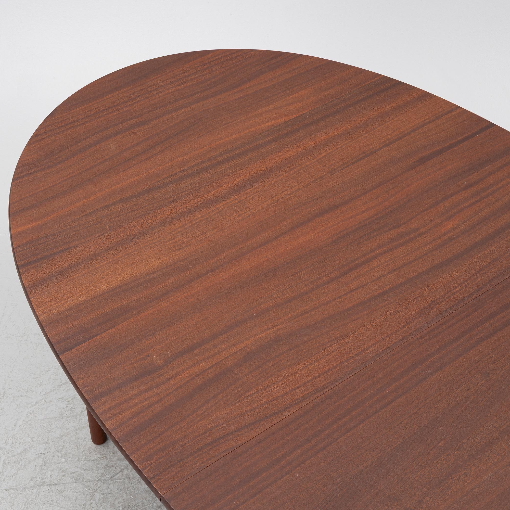 Hans J. Wegner, matbord, modell CH338, Carl Hansen, Danmark, omkring 2020.