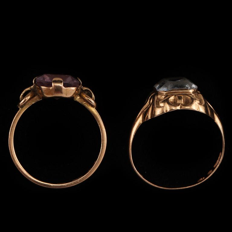 RINGAR, 2 st, 18k guld med fasettslipade stenar, Falköping, 1940-tal. Total vikt 7 g.