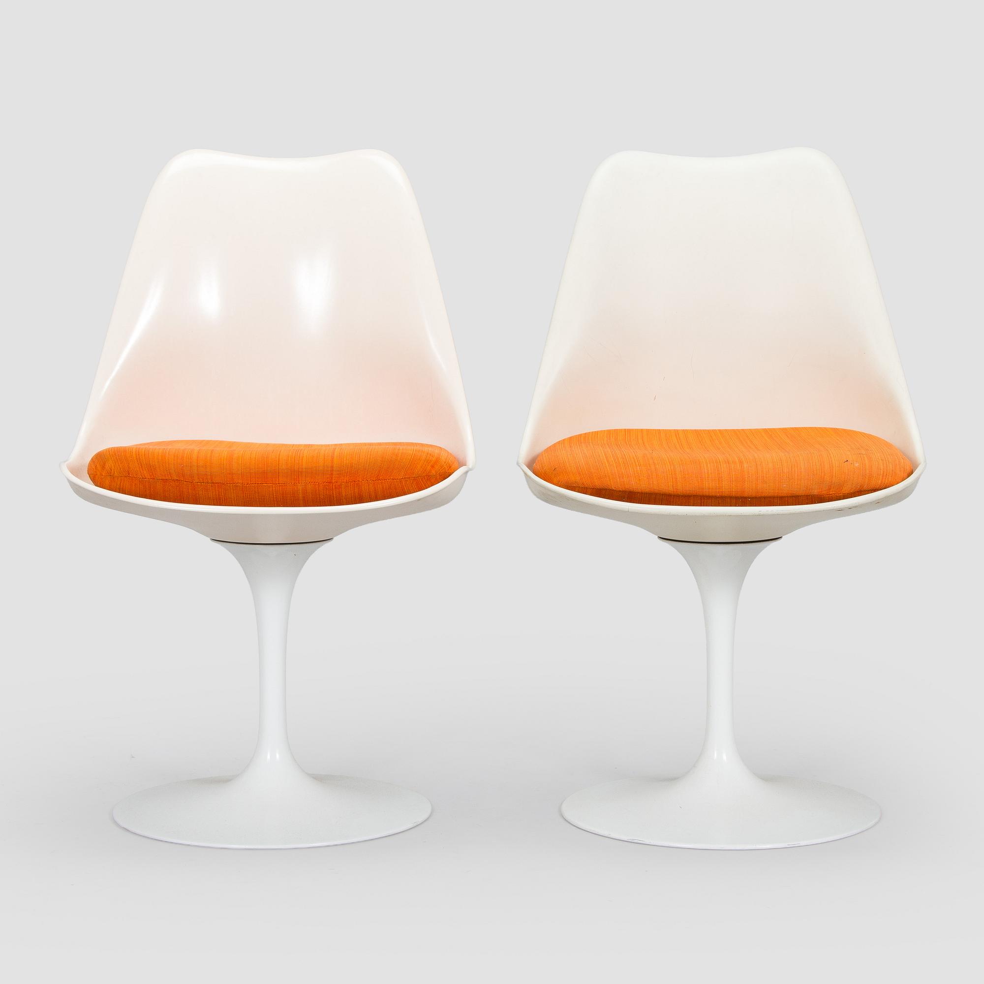 Eero Saarinen, A 'Tulip' furniture set, table with eight chairs, Knoll International, 1970s.