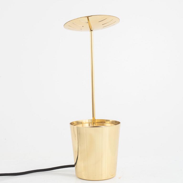 Harri Koskinen, a 'Shadow' table lamp, Firma Svenskt Tenn.