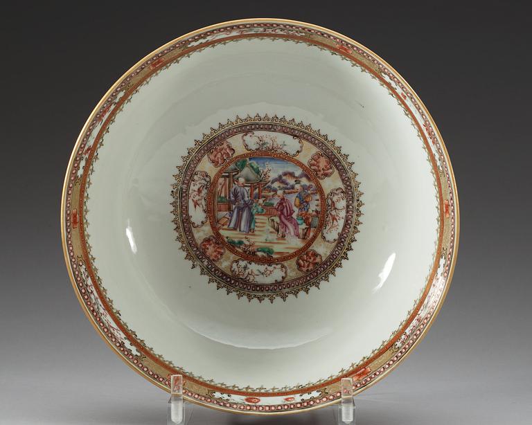 A famille rose punch bowl, Qing dynasty, Qianlong (1736-95).