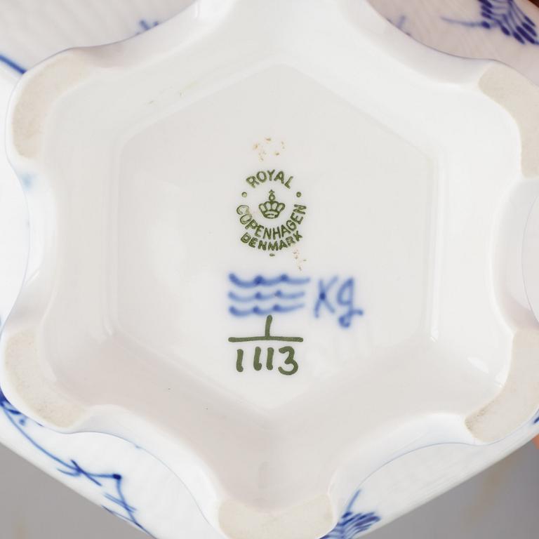 ROYAL COPENHAGEN, kaffeservis, 45 delar, porslin, "Musselmalet Helblonde", Danmark.