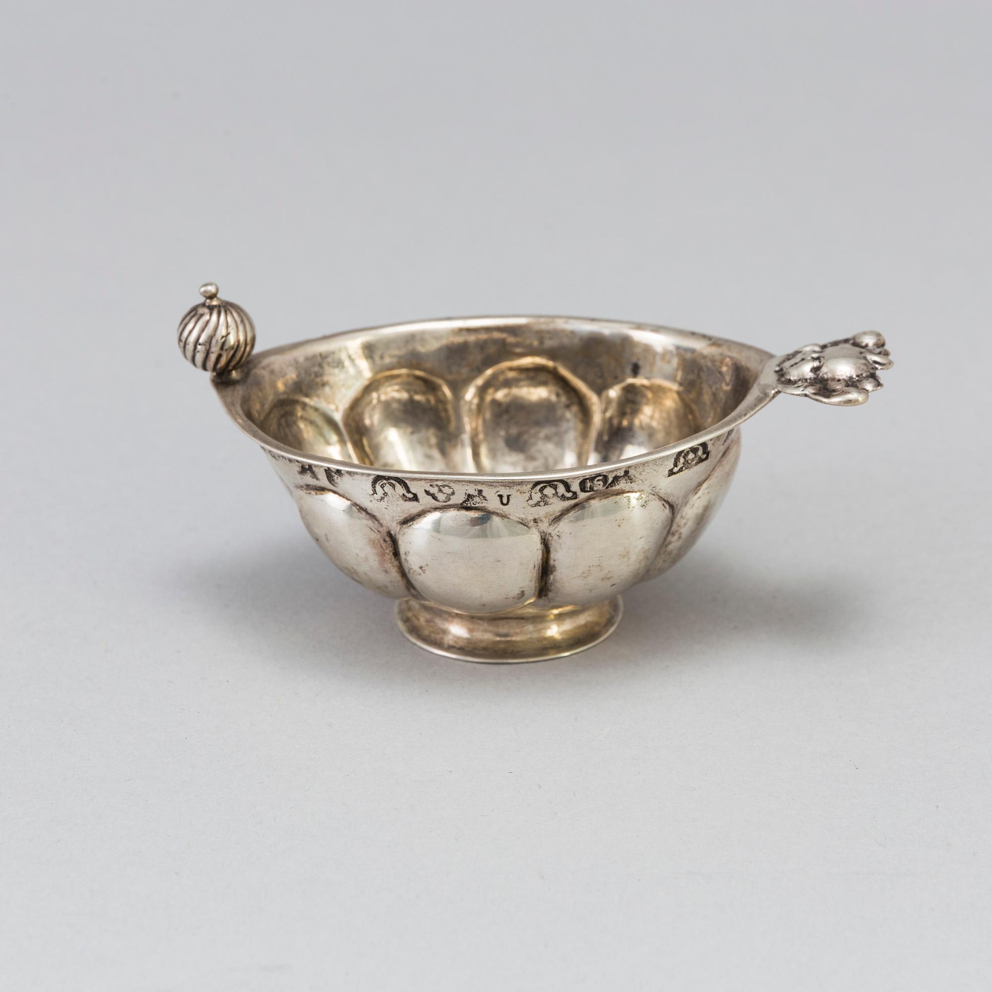 A SWEDISH SILVER BOWL, mark of Johan Söderdahl, Söderköping 1778. Weight ca 65 g.