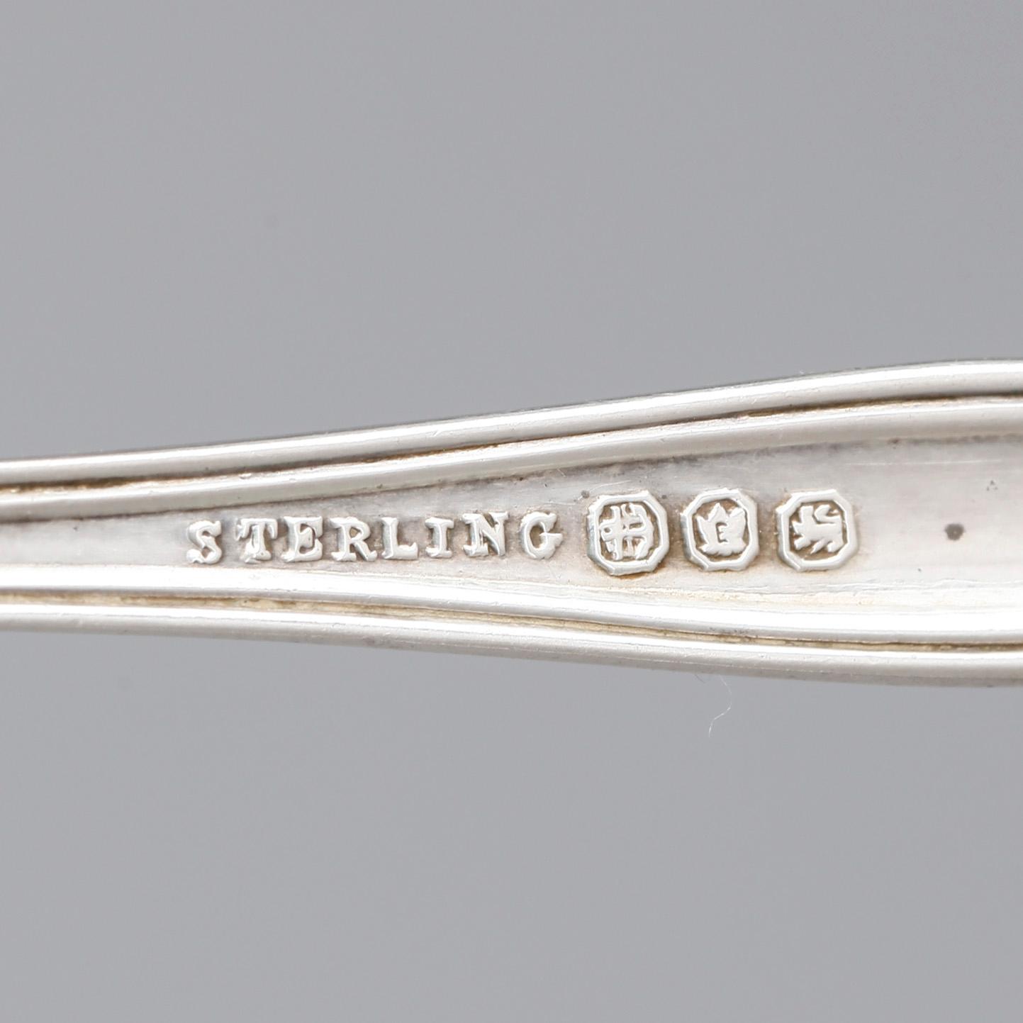 PARTI GAFFLAR SAMT KNIVAR, silver, mest England 1800-1900-tal. Tot ca 540 gram.