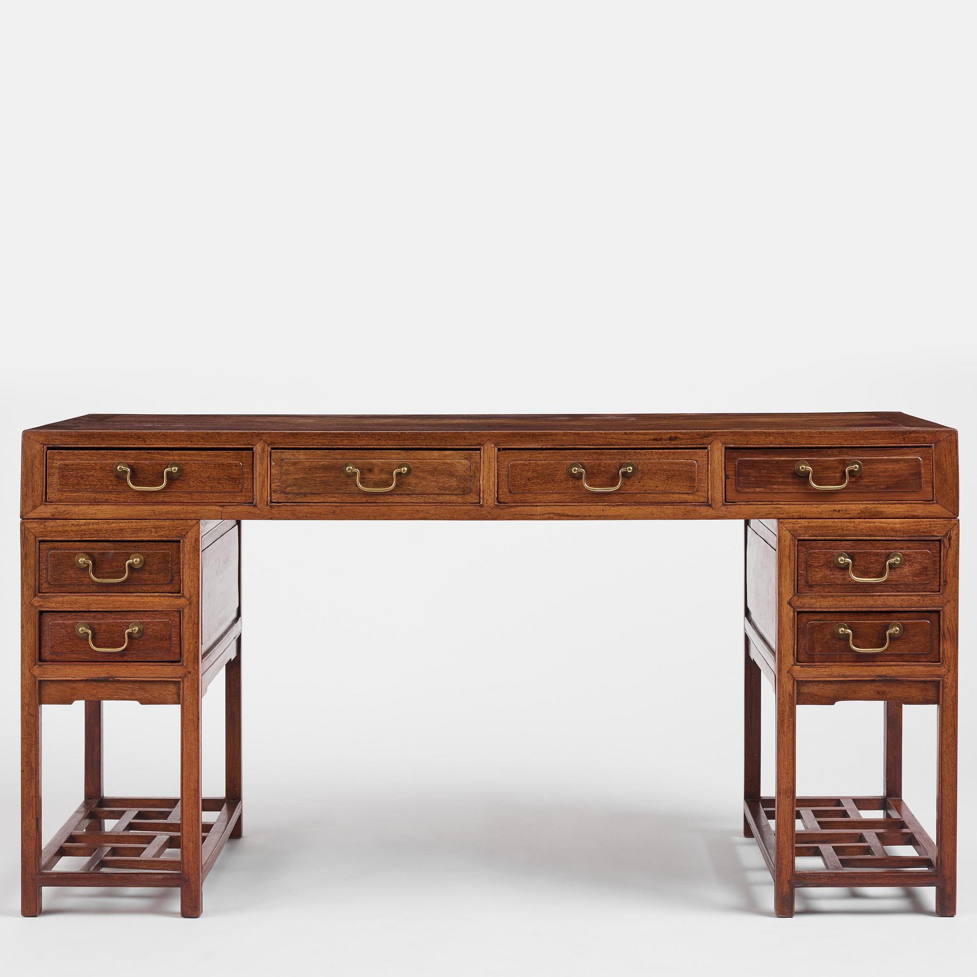 Skrivbord/partnersdesk, hardwood. Kina, sen Qingdynasti/tidigt 1900-tal.
