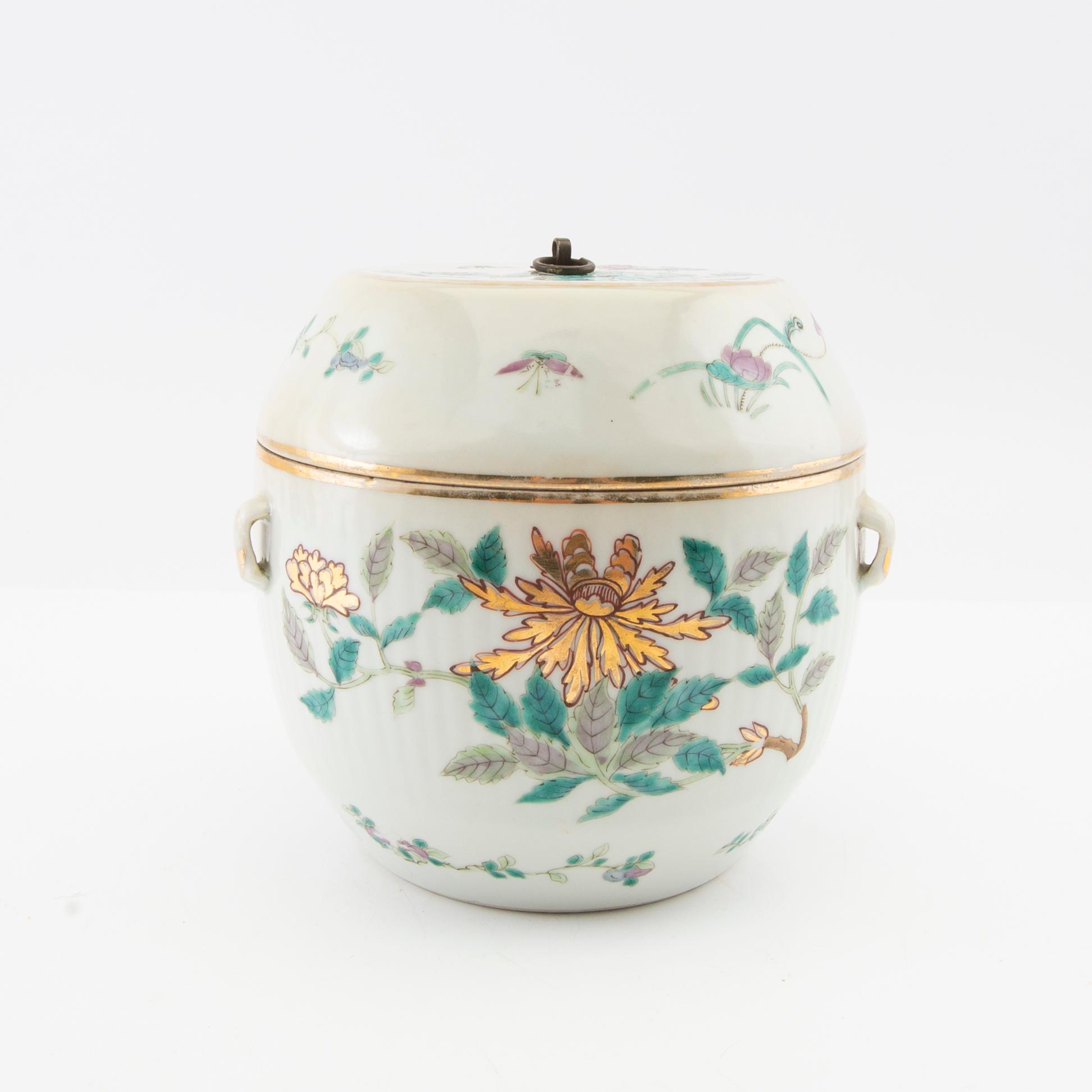 A group of Chinese porcelain, late Qing dynasty/20th Century.