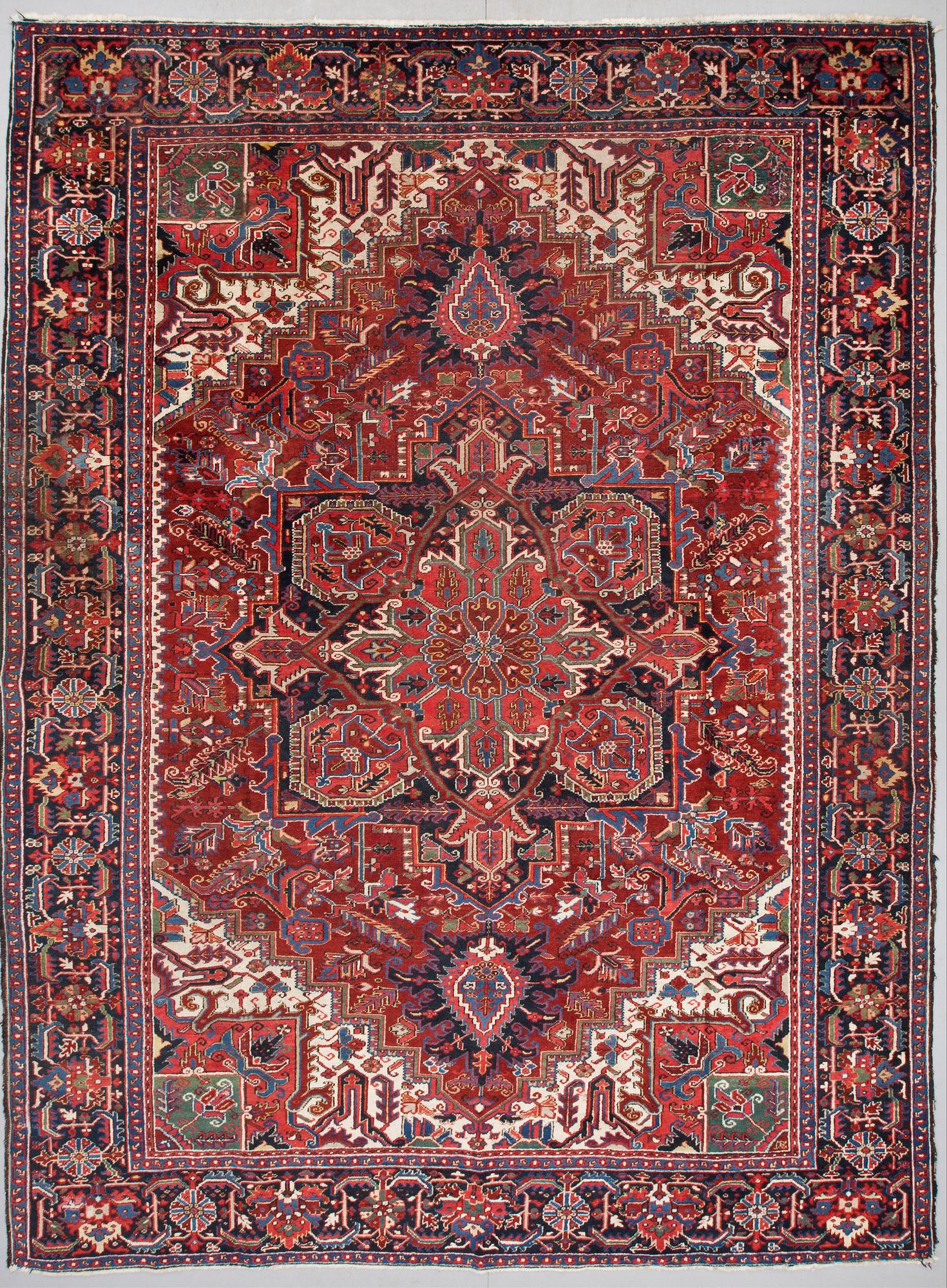 MATTA, antik/semiantik, Heris, ca 363 X 272 cm.