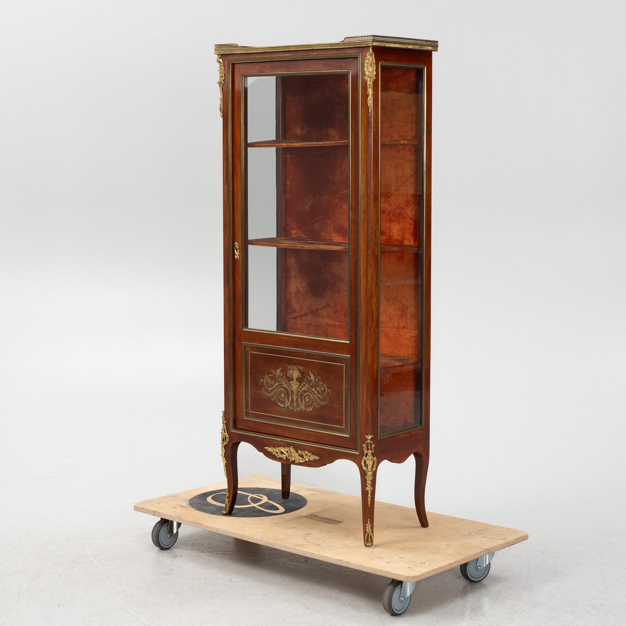 A Louis XVI style display cabinet, first part of the 20th Century.