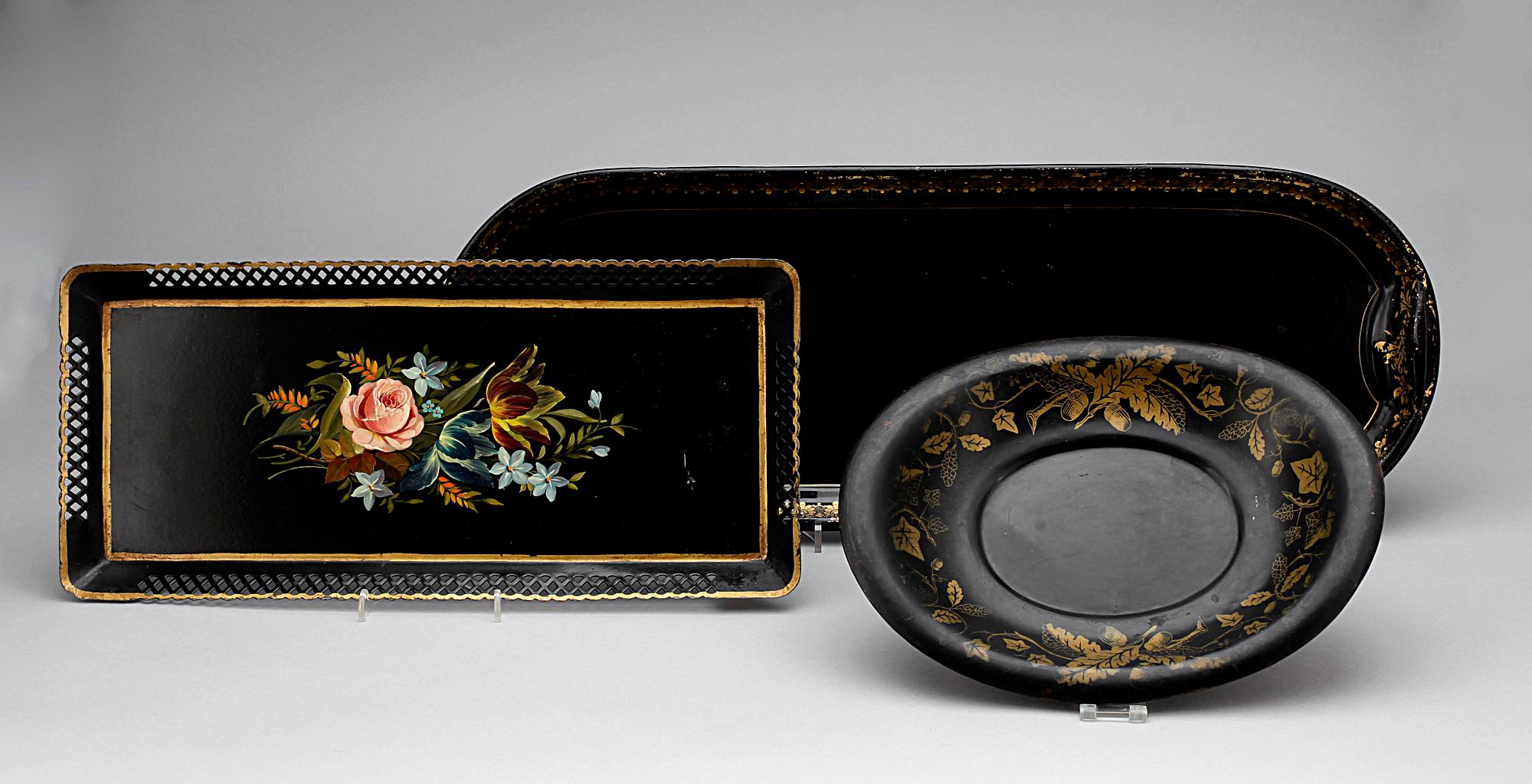 BRICKOR samt BRÖDSKÅL, bemålad plåt, 3 st, 1800-tal.