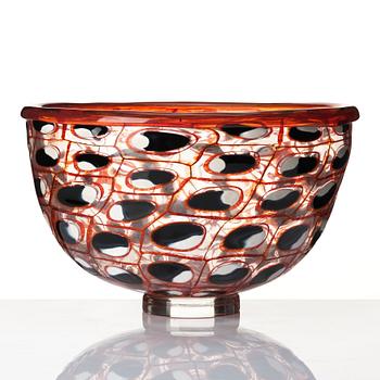 Reino Björk, a large glass bowl, New York 1998.