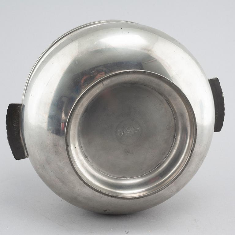 Terrin med lock, tenn, modell 277, Firma Svenskt Tenn, 1926. Lockknoppen troligtvis formgiven av Anna Petrus.
