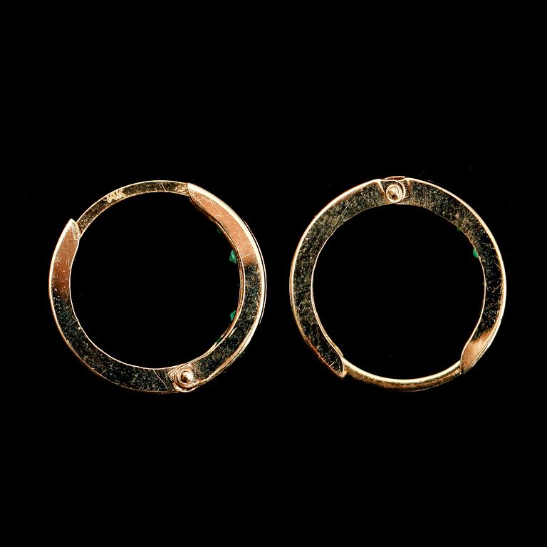 ÖRHÄNGEN, 1 par, 14 k guld, smaragder tot ca 0.80 ct.