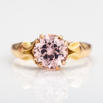 An 18K gold ring with a YAG-stone. Johan Akseli Tarkiainen, Vyborg 1927.