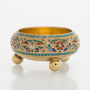 Saltkar, cloisonné-emalj, förgyllt silver, Moskva 1896. Oidentifierad mästare.
