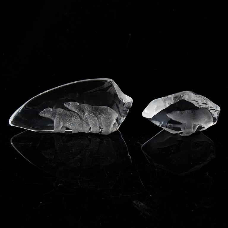 Mats Jonasson, two glass polar bears, Målerås, Sweden.