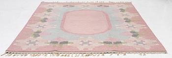Ingegerd Silow, a flat weave carpet, signed IS, approx. 277 x 197 cm.