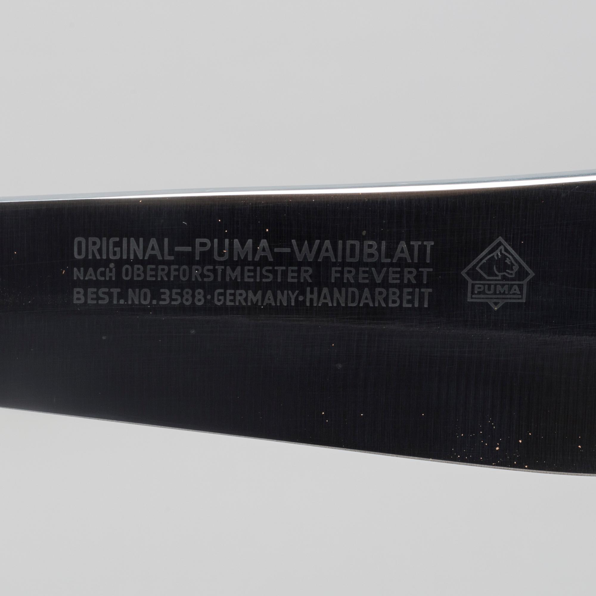 Two 20th century Puma "Waidblatt" and "Kleiner Jagdnicker" knives.