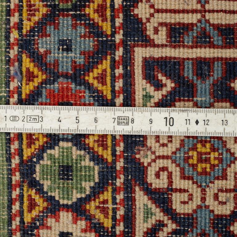 A RUG, a semi-antique Ardebil, ca 182,5 x 130,5 cm.